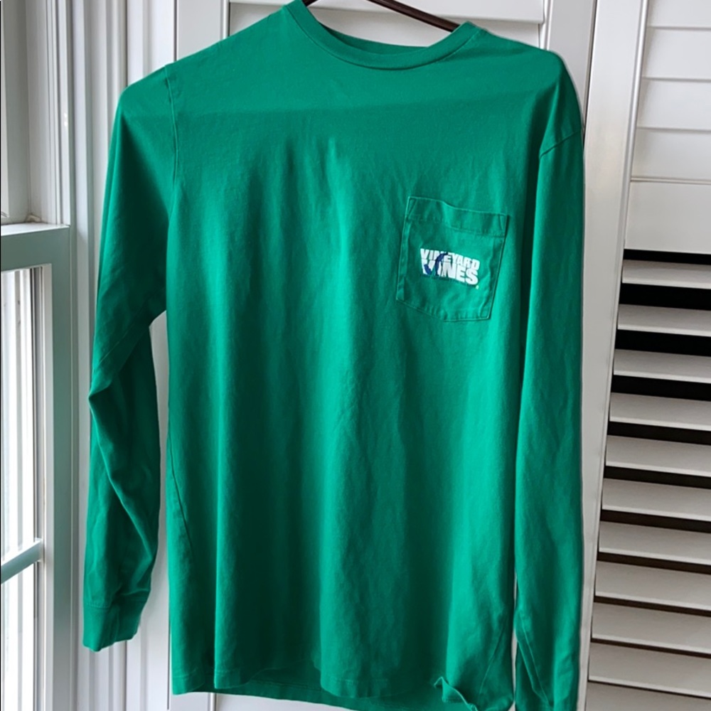 Men’s vineyard vines long sleeve shirt